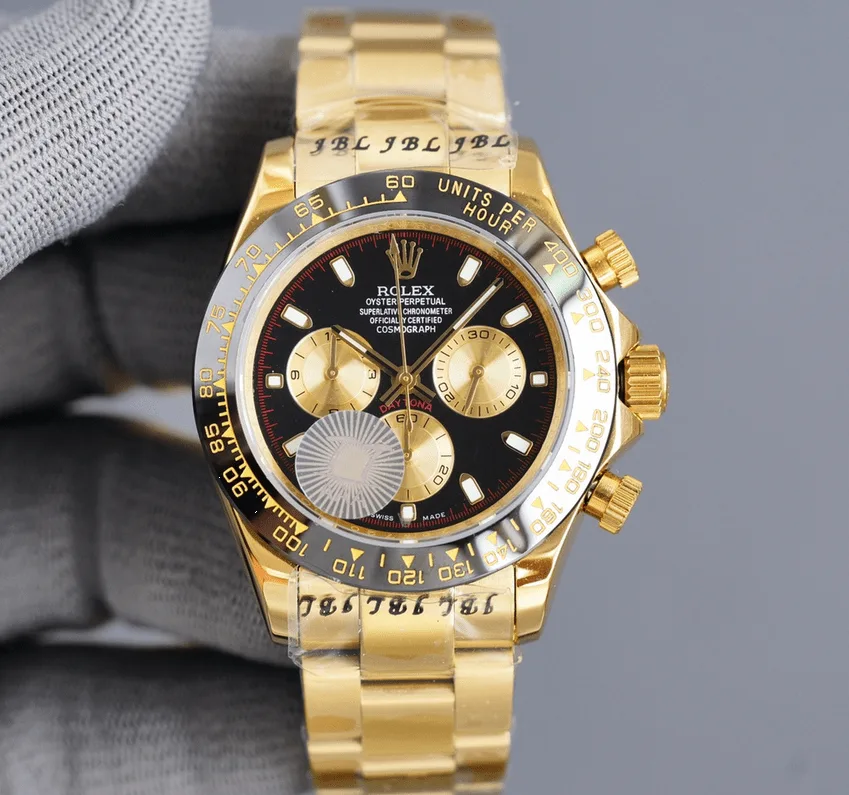podróka złoty rolex daytona z czarną tarczą