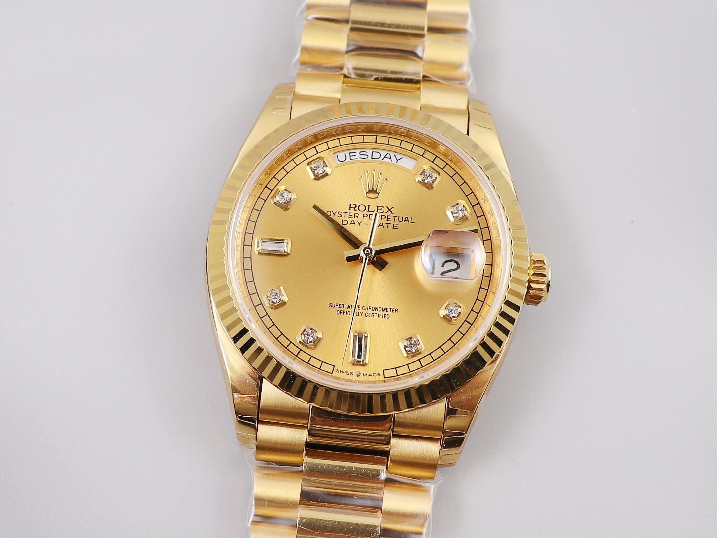 podróbka rolex daydate złoty z diamentami